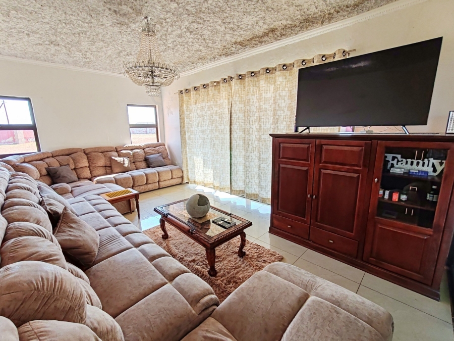 5 Bedroom Property for Sale in Grimbeeck Park North West